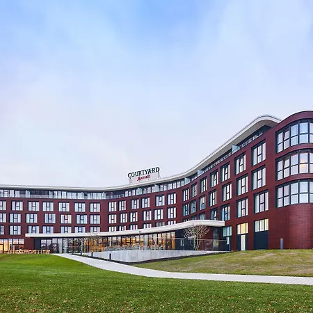 Courtyard By Marriott Wolfsburg-3