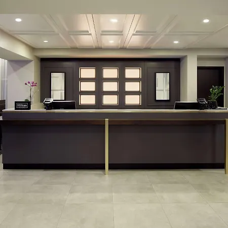 Doubletree By Hilton Montreal Airport-3