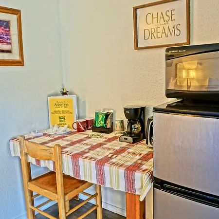 Arbor Inn Motel Oakridge-3