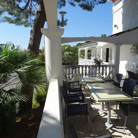 Logis Le Sarac Hotel-3