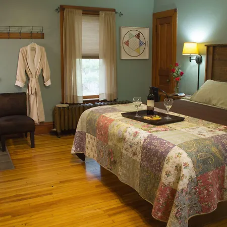 Pinehurst Inn Bed & Breakfast-3