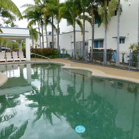 Madison Ocean Breeze Apartments-3