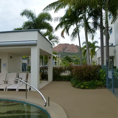 Madison Ocean Breeze Apartments-2