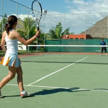 Las Hojas Resort & Beach Club-3