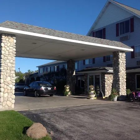 Super 8 By Wyndham St. Ignace-2