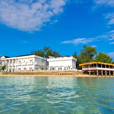 Gili Beachfront Suites-2