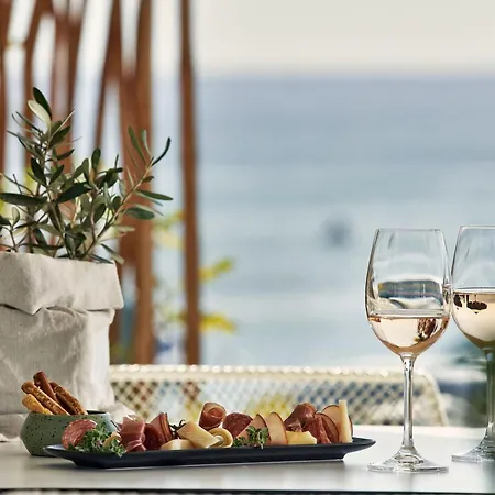 Icon Suites By The Sea-3