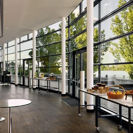 Hilton Vienna Waterfront-2