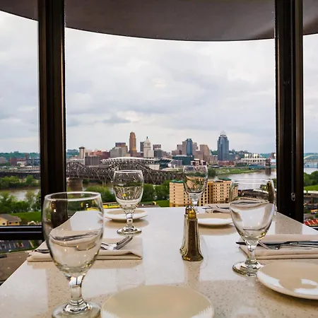 Radisson Hotel Cincinnati Riverfront-2