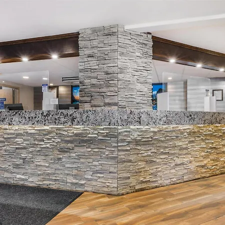 Best Western Plus Country Meadows Inn-3