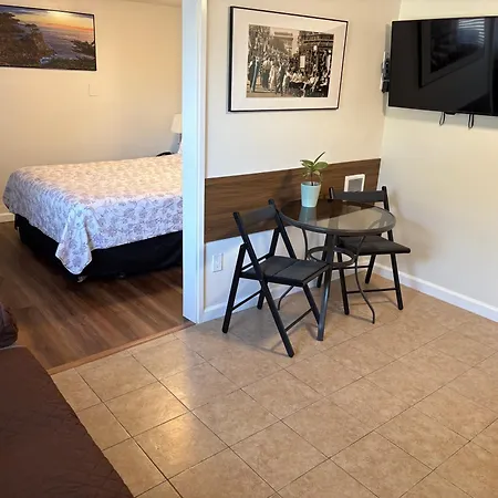 Bide-A-Wee Inn&Cottages-2