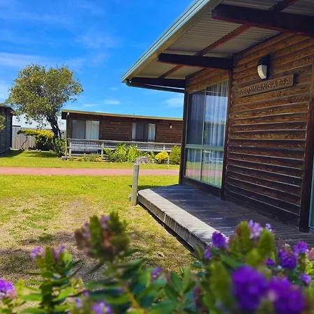 Lazy Acre Log Cabins-3