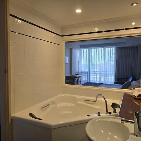 Richmond Henty Hotel-2