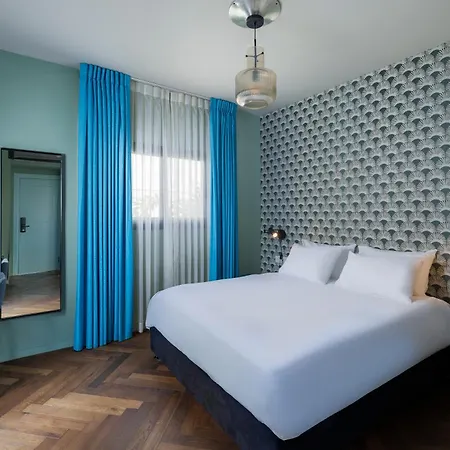 Scarlet Hotel-2