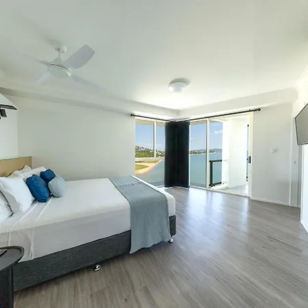 Mariners North Holiday Apartments-3