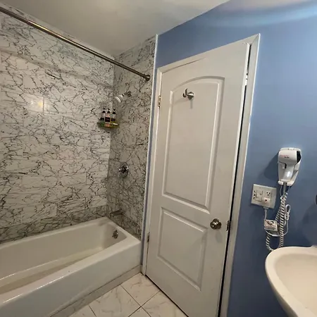 Americas Best Value Inn Royal Carriage-3