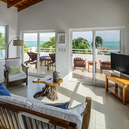 Weezie'S Ocean Front Hotel And Garden Cottages-3