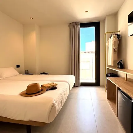 Hugo Beach Hotel & Apartments-3