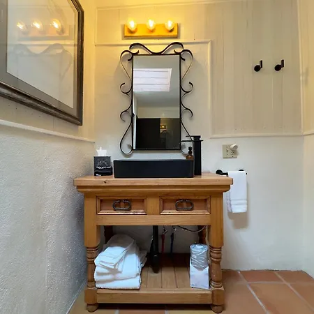 Old Taos Guesthouse B&B-2