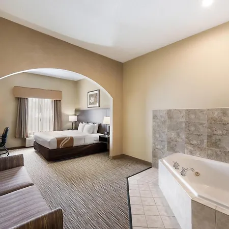 Quality Inn & Suites Fishkill South Near I-84-3