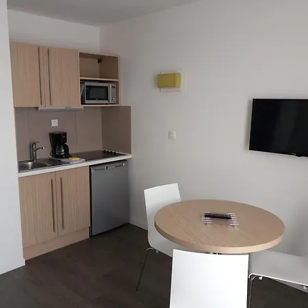 Aparthotel Adagio Access Le Havre Les Docks-3