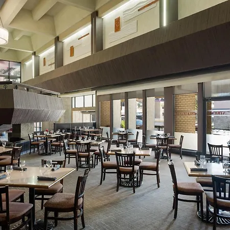 Ramada Plaza By Wyndham Regina Downtown-2