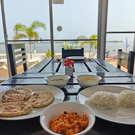 Dinuda Lagoon Hotel-3
