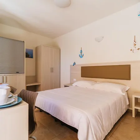 Crystal Camere-3