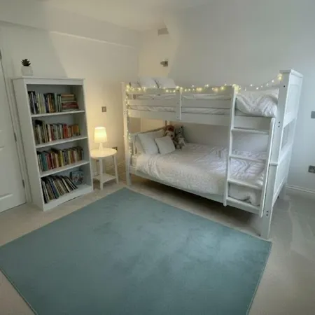 Hastings House 9-Bedroom Holiday House-3