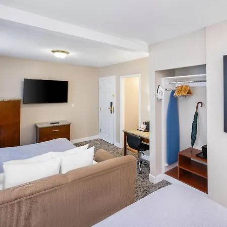 Quality Inn & Suites Downtown Vancouver (Adults Only)-2
