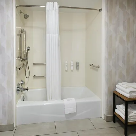 Hampton Inn & Suites Greenfield-2