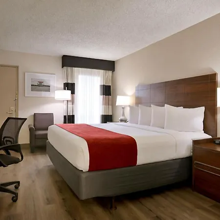 Ramada By Wyndham Sarasota Waterfront-3