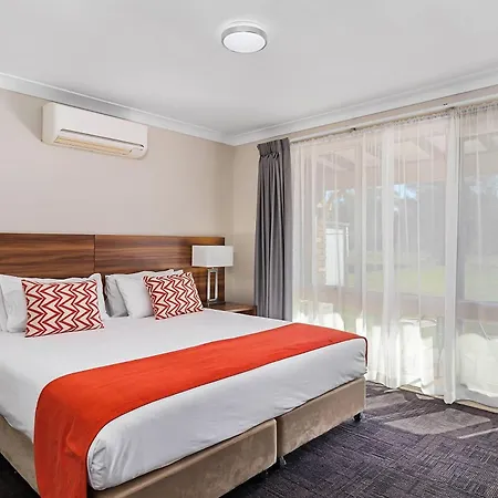 Quality Inn Carriage House-3