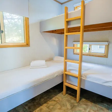 Tuross Beach Cabins & Campsites-3