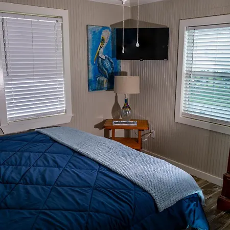Blue Dolphin Inn And Cottages-3