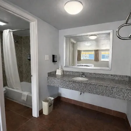 American Inn & Suites-3
