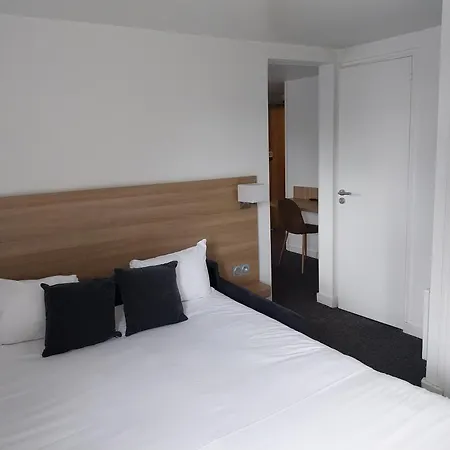 Kyriad Hotel Laval-2