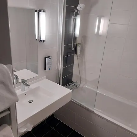 Kyriad Hotel Laval-3