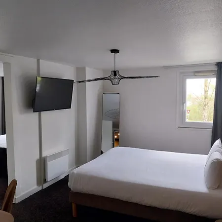 Kyriad Hotel Laval-3