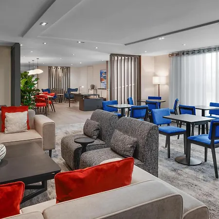 Hilton London Heathrow Airport-2