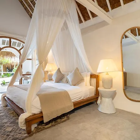 Mowies On The Beach-2