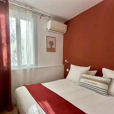 Hotel Le Clos Du Dramont-2