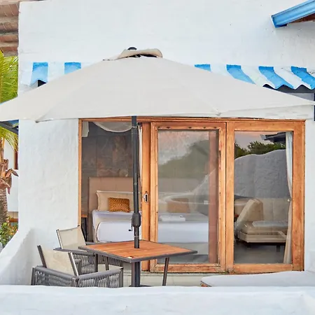 Blu Galapagos Sustainable Waterfront Lodge-3