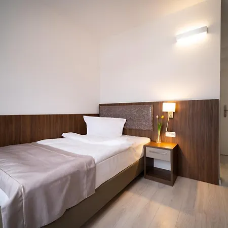 Anor Hotel I Park Sleep & Fly I Frankfurt Airport-3