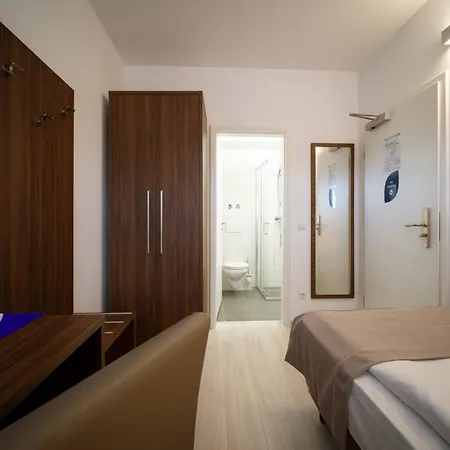 Anor Hotel I Park Sleep & Fly I Frankfurt Airport-2
