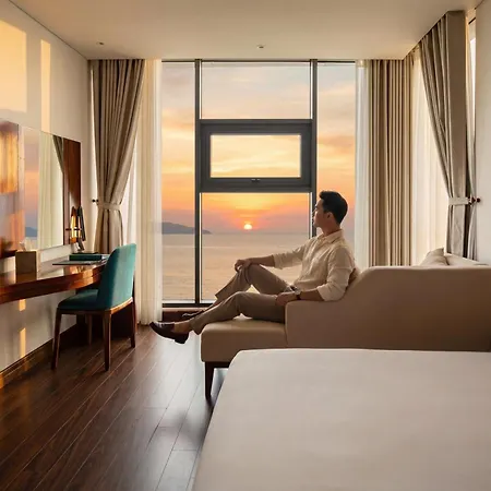 Maximilan Danang Beach Hotel-2