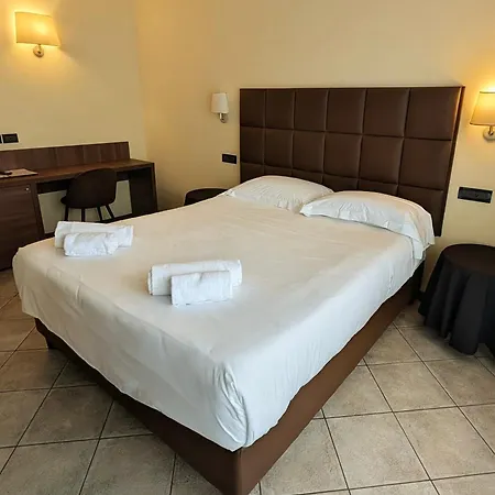 Yachting Hotel Mistral-3