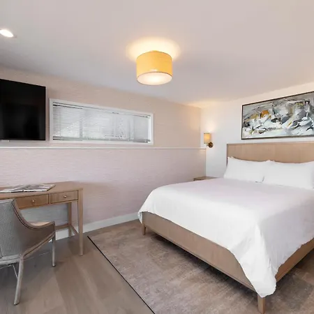 La Jolla Cove Suites-3