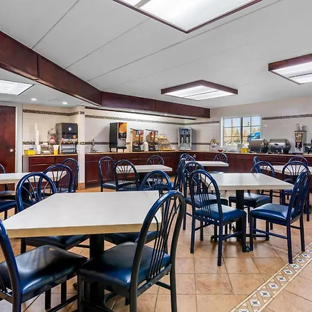 Days Inn By Wyndham Minot-3