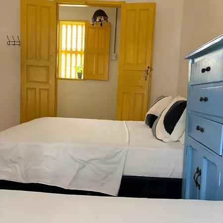 Hostal 1545-3